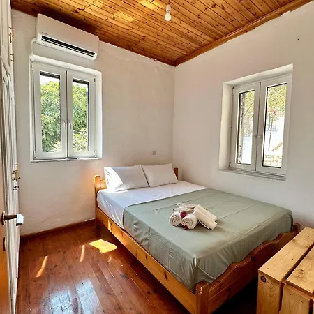 Вилла Chrysavgi Stone House *